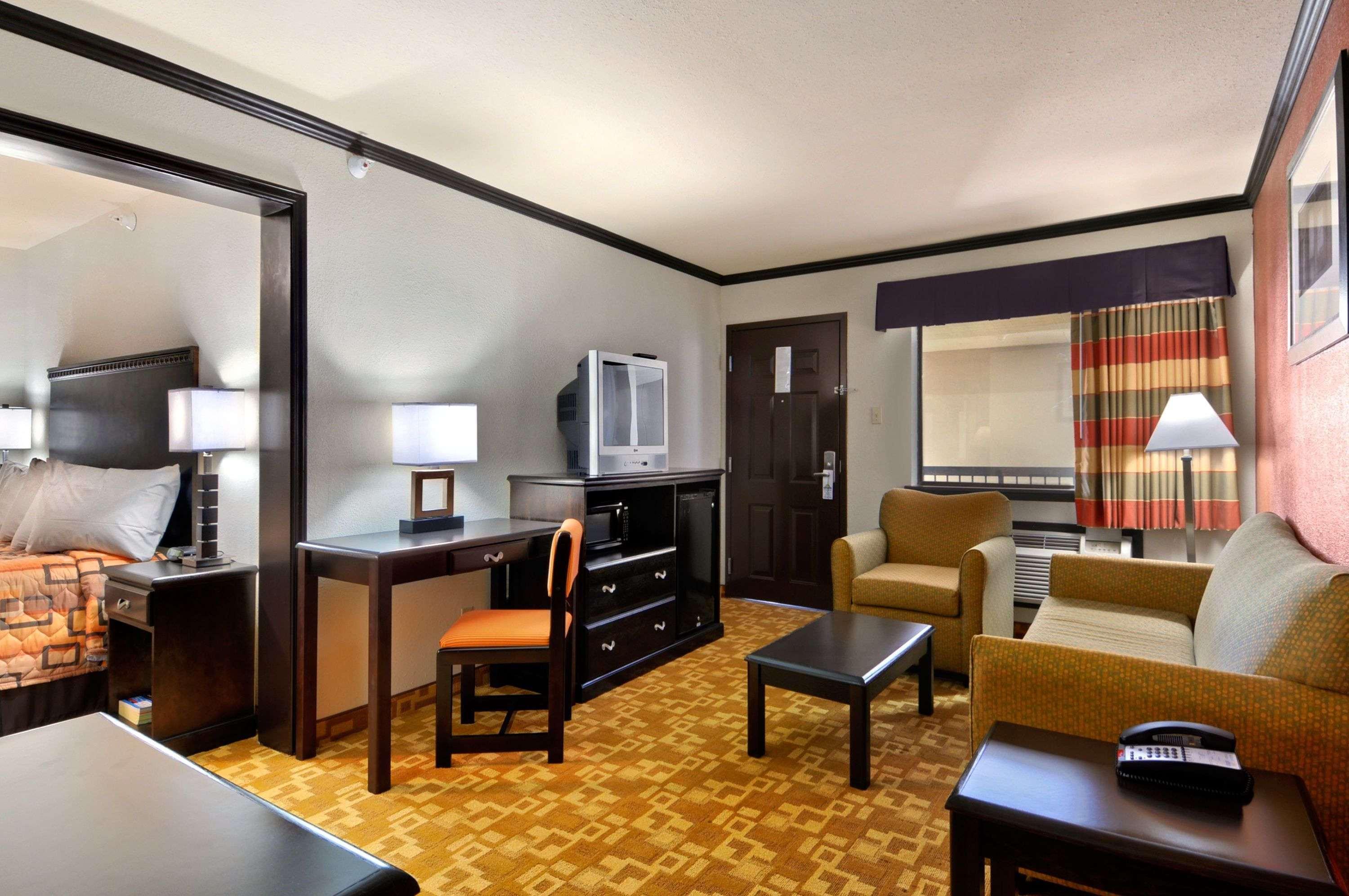 Days Inn By Wyndham Oklahoma City/Moore Exterior photo