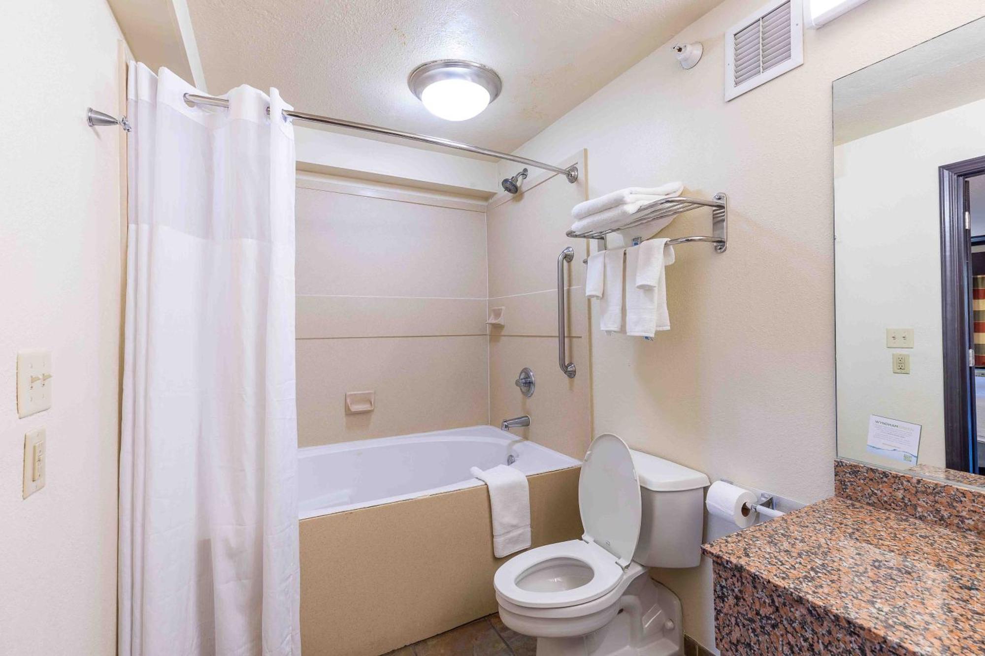 Days Inn By Wyndham Oklahoma City/Moore Exterior photo
